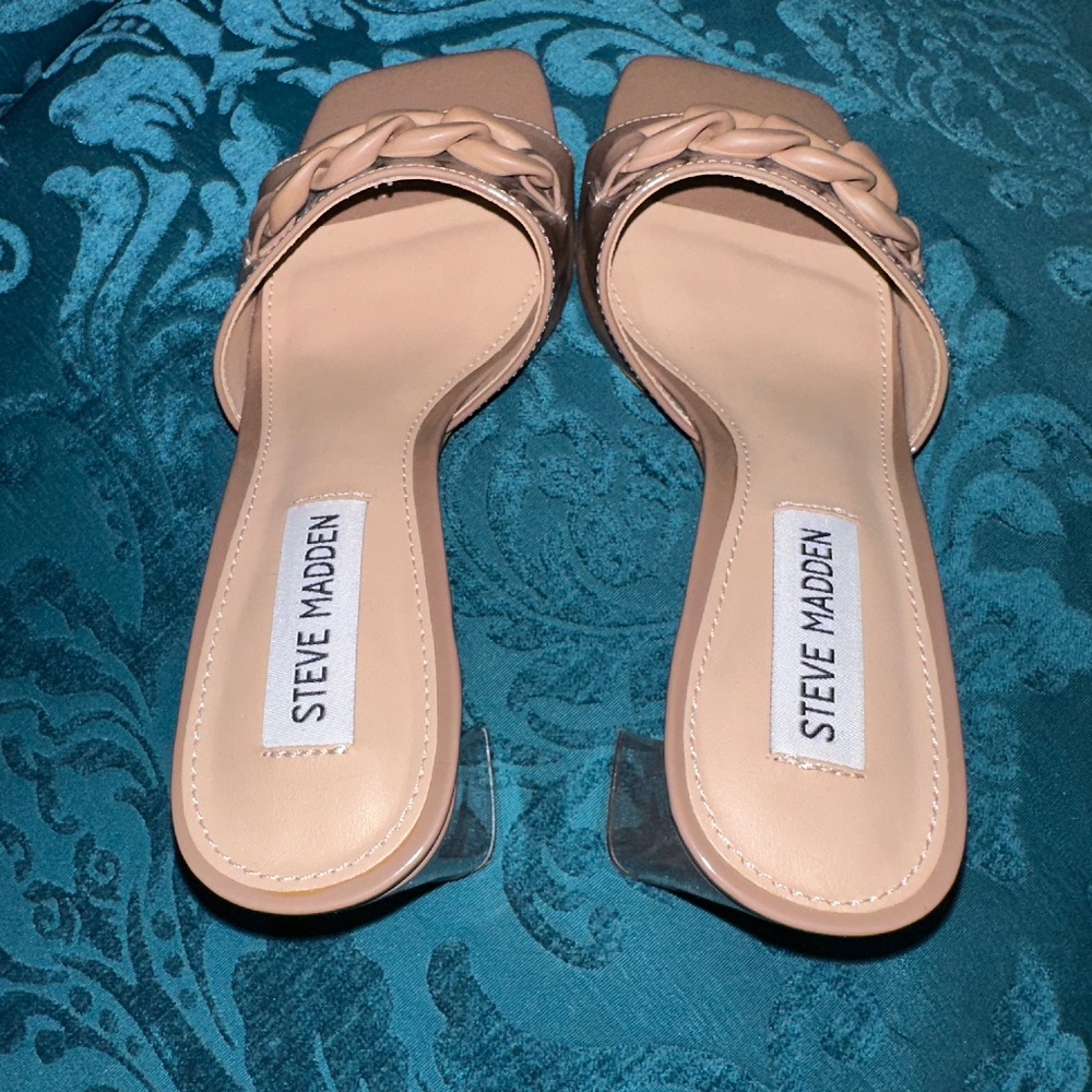 Heels - Picture 2 of 3